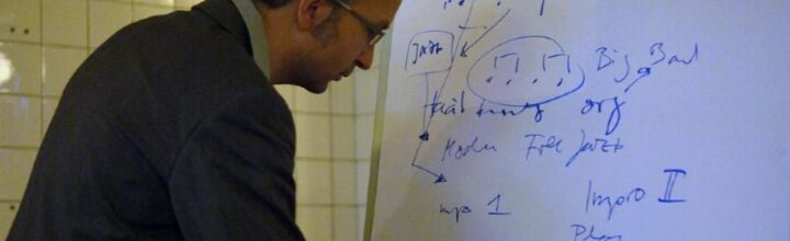 Lecture Performance: Improvisation Technology. Design and Analysis of Transforming Minimal Structures in Organisations